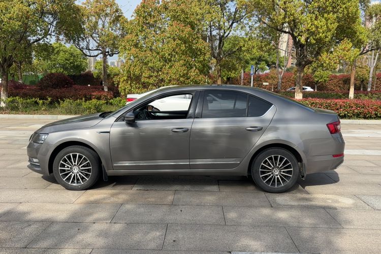 Used Skoda Octavia 2018 1.6L Automatic Luxury Edition
