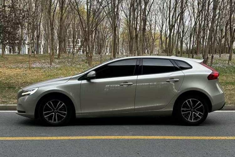 Used Volvo V40 2017 T3 Zhiyi Edition