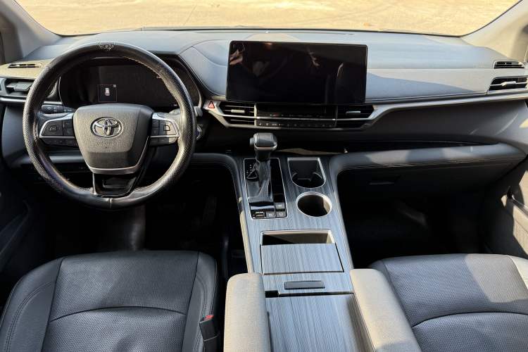 Used Toyota Sienna 2021 2.5L Hybrid Ultimate Edition