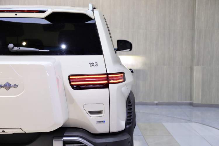 Used Formula Leopard Titanium 3 2025 501 km Range Rear-Wheel Drive Intelligent Driving Max Edition
