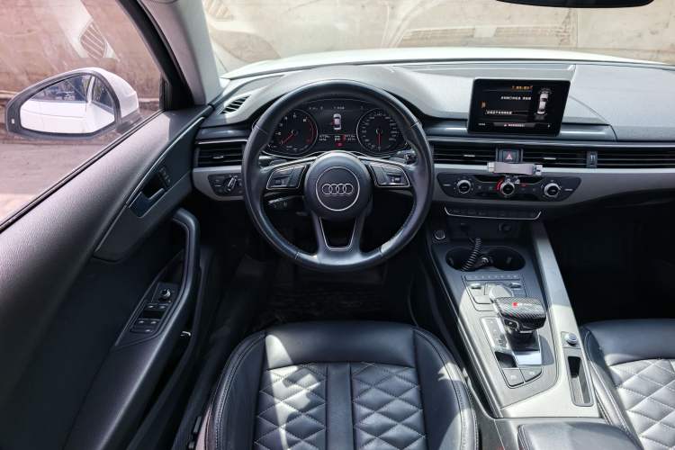 Used Audi A4L 2019 40 TFSI Ambition China VI Interior 6