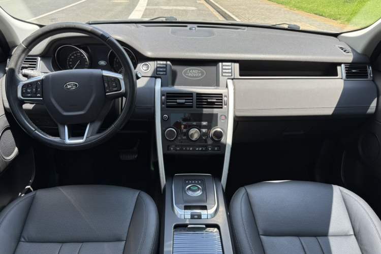 Used Land Rover Discovery Sport 2019 240 PS SE Version China VI Standard
