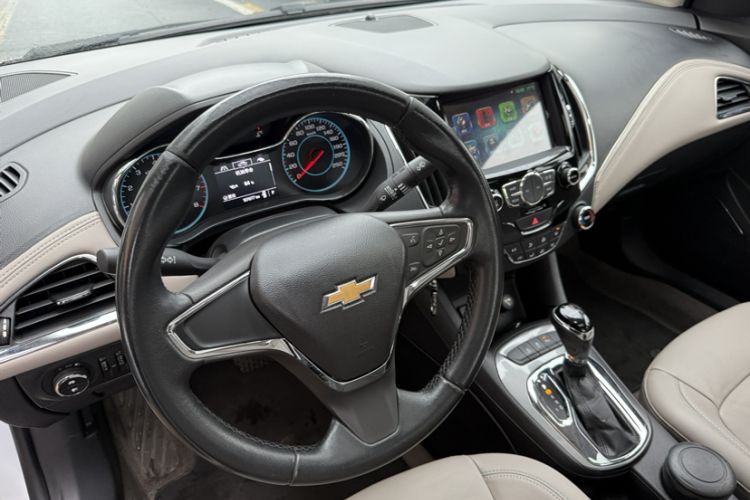 Used Chevrolet Cruze 2015 1.4T DCG Luxury Edition Interior 2