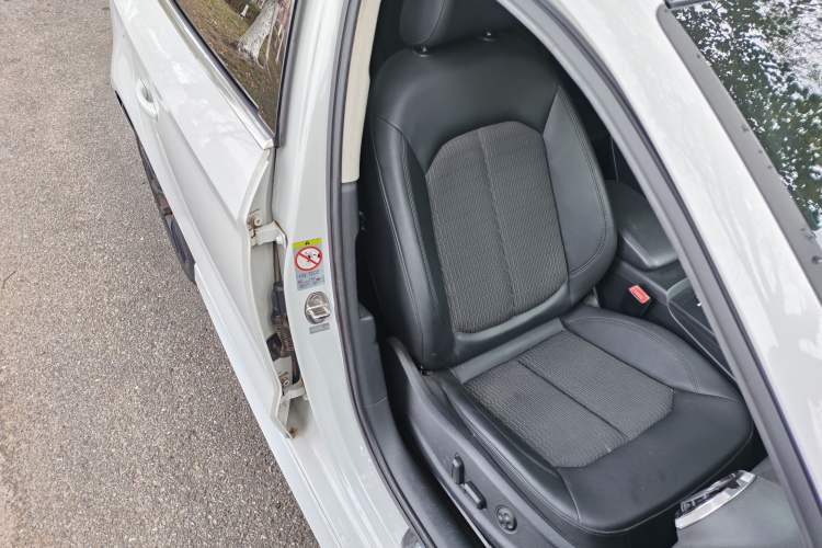 Used Audi A3 2014 Limousine 40 TFSI S line Comfort Model
