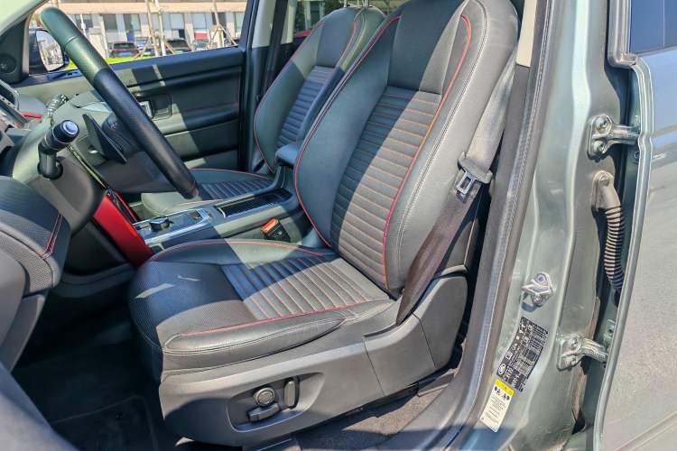 Used Land Rover Discovery Sport 2019 240 PS SE Dynamic Version China VI Standard Left Front Seat