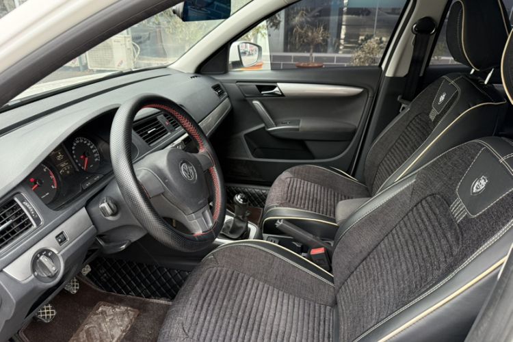 Used Volkswagen Lavida 2013 Revised Classic 1.6L Manual Fashion Edition
