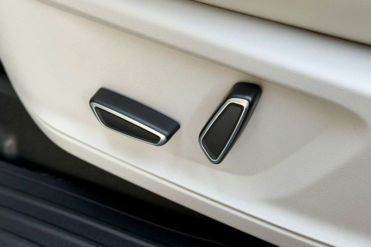 Used Ford Explorer 2023 EcoBoost 285 Four-Wheel Drive Red Gold Edition 6 Seats
