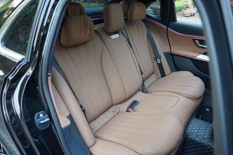 Used Mercedes-Benz E-Class 2024 E 260 L Interior 15