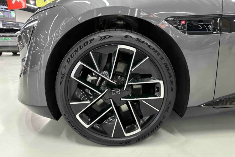 Used Avatr 12 2025 Year Updated Ultra Extended-Range Version Exterior 8