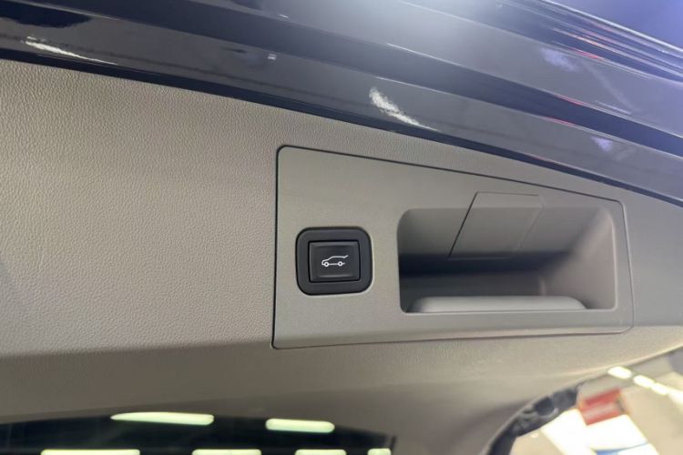 Used Cadillac XT5 2022 2.0T Four-Wheel Drive Luxury Version (Hummingbird Edition) Interior 5