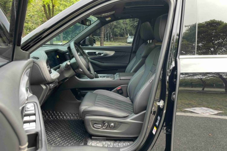 Used GAC Trumpchi GS8 2025 Linghang Series 2.0 TGDI Two-Wheel-Drive Luxury Edition 5 Seats