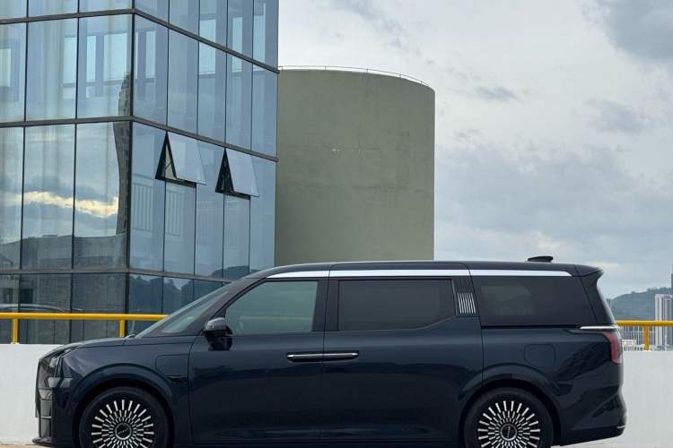 Used Zeekr 009 2022 Revised WE Version