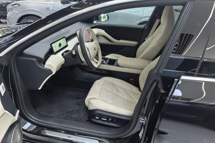 Used Nio ET5T 2025 75 kWh Touring Interior 4