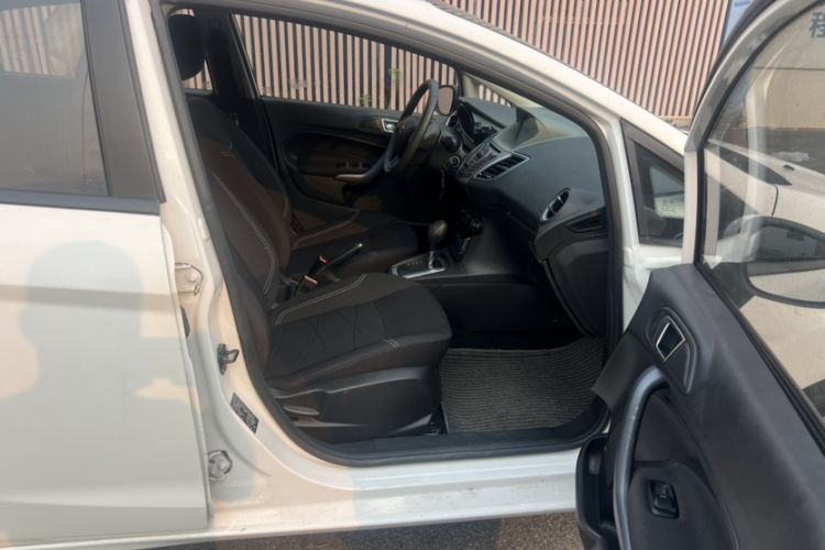 Used Ford Fiesta 2013 Hatchback 1.5L Automatic Fashion Edition Interior 6