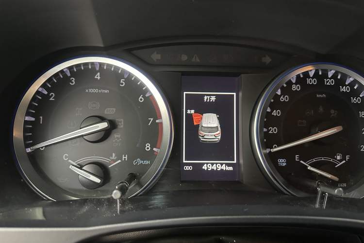 Used Toyota Highlander 2021 2.0T Four-Wheel Drive Luxury Edition 7 Seats Odometer Close Up