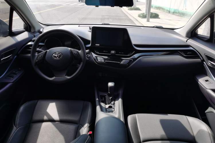 Used Toyota IZOA 2021 2.0L Enjoy Edition