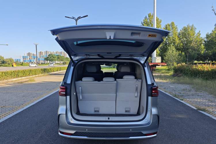 Used Roewe iMAX8 2022 400TGI Celebration Edition
