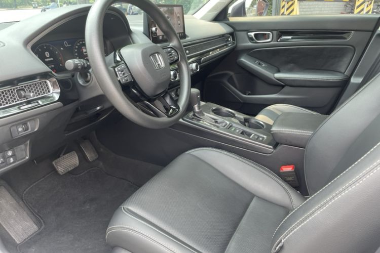 Used Honda Civic 2022 240TURBO CVT Dynamic Edition Interior 2