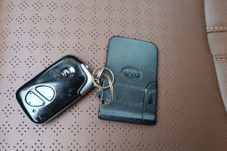 Used BYD S7 2015 2.0T Upgraded Automatic Luxury Version Interior 4