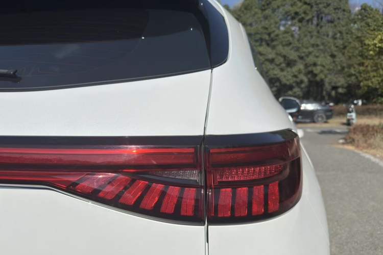 Used Haval H6 New Energy 2023 DHT-PHEV 110KM Long-Range Edition
