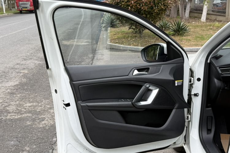 Used Peugeot 308S 2015 1.6T Automatic Jingchi Edition Interior 5