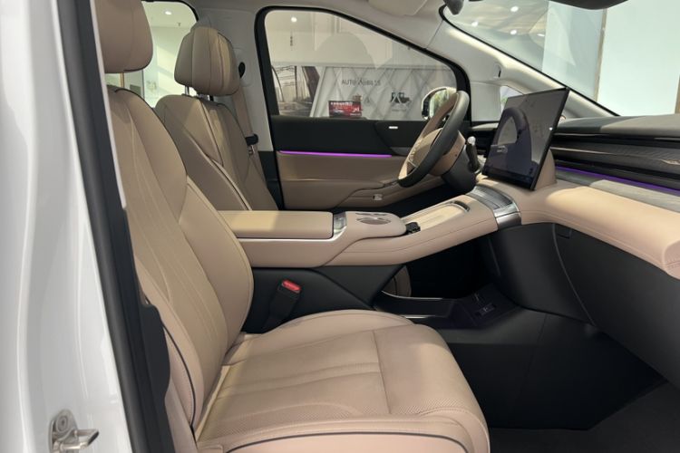 Used XPeng X9 2025 740 Ultra-Long Range Max
