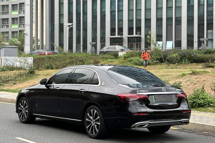 Used Mercedes-Benz E-Class New Energy 2022 Facelift E 350 e L Plug-in Hybrid Sedan Exterior 4