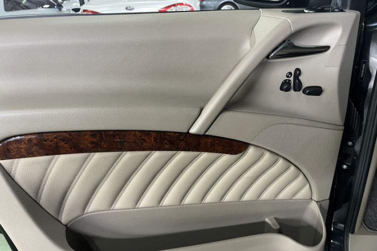 Used Mercedes-Benz Viano 2015 3.0L Partner Edition Interior 10