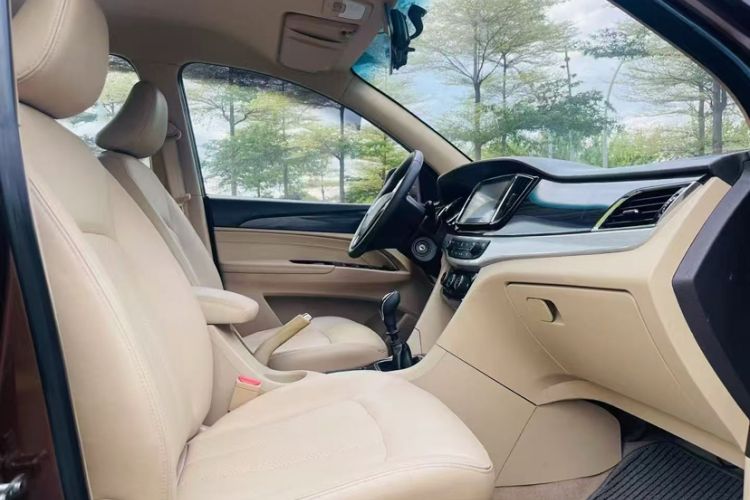 Used Baojun 730 2016 1.5T Manual Comfort Version 7 Seats