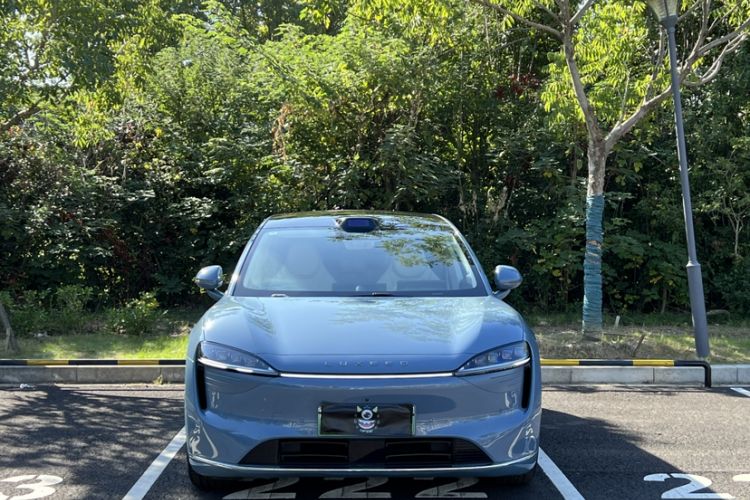 Used Hima Luxeed R7 2024 All-Electric 736 km Ultra
