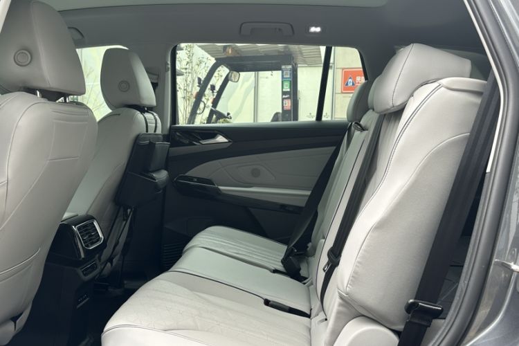 Used Volkswagen ID.6 X 2023 Pure Long-Range Version Interior 2