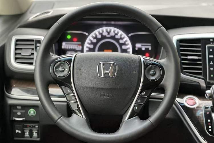 Used Honda Odyssey 2015 Revised Version 2.4L Supreme Edition
