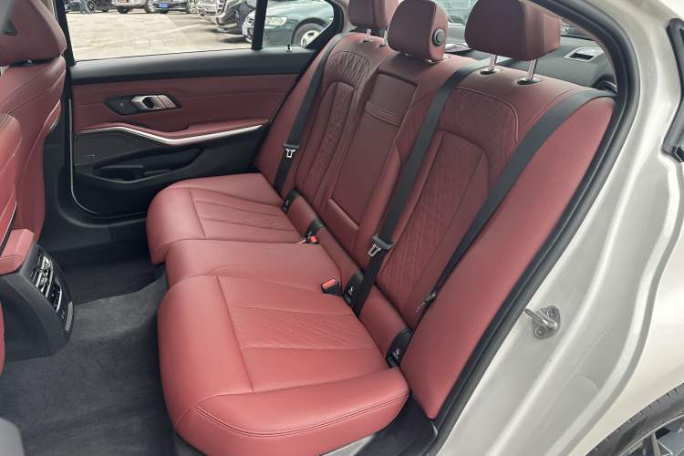 Used BMW 3 Series 2025 330Li M Sport Shadowline Package Interior 7