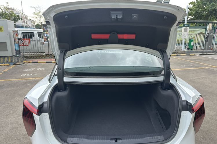 Used Hongqi EH7 2024 820 Pro Trunk