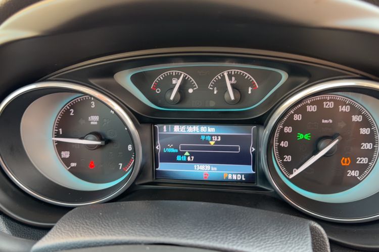 Used Buick Envision 2016 20T Two-Wheel-Drive Elite Model Odometer Close Up