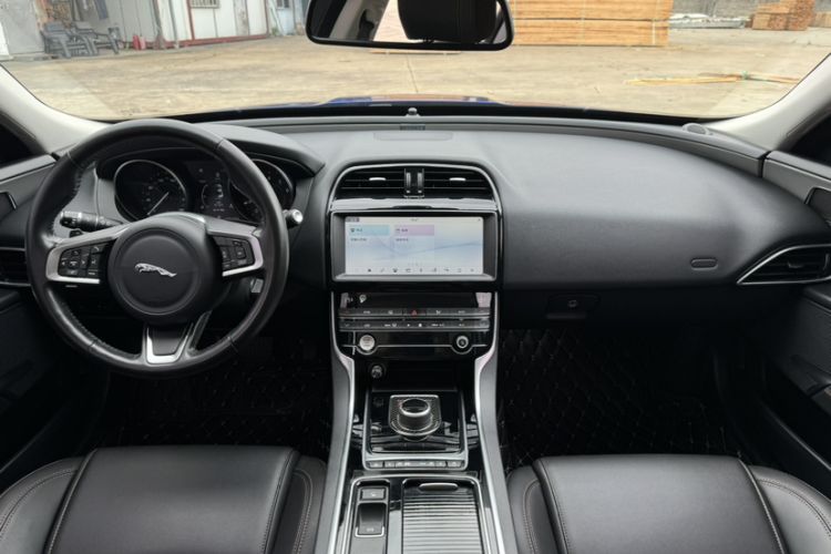 Used Jaguar XEL 2019 2.0T 200 PS Luxury Edition Interior 5