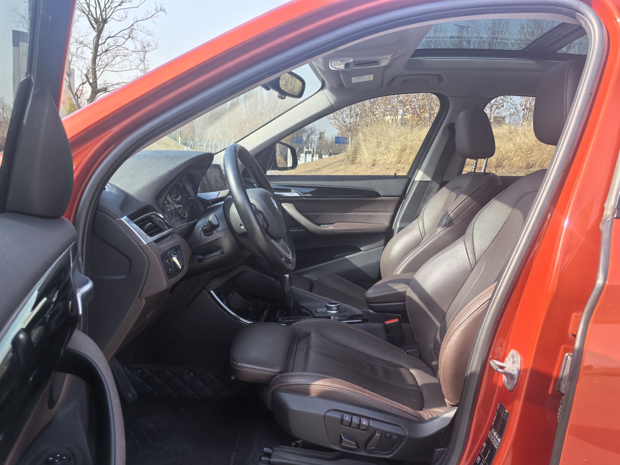 Переднее сиденье в автомобиле