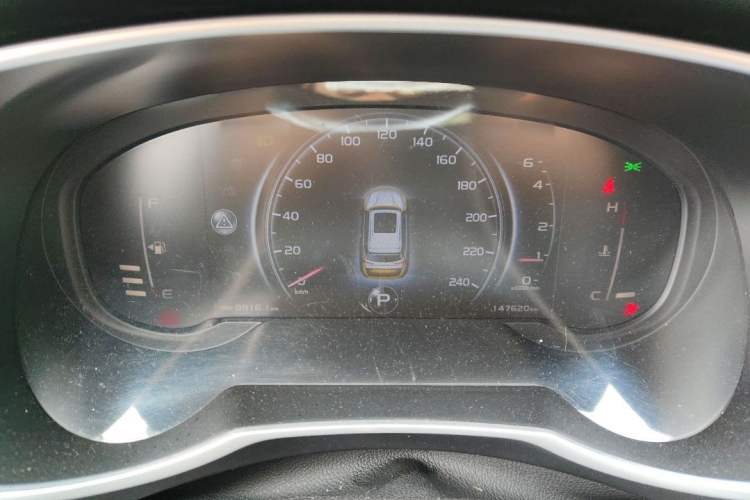 Used Geely Auto Emgrand X7 Sport 2018 1.8TD Automatic Two-Wheel Drive Smart Connect 4G Internet Edition Odometer Close Up