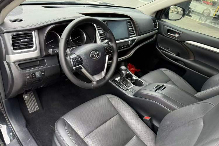 Used Toyota Highlander 2018 2.0T Four-Wheel Drive Luxury Edition 7 Seats China V Emission Standard
