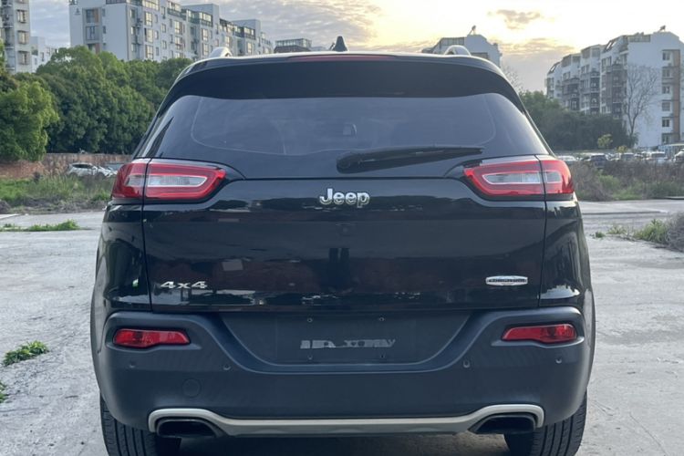 Used Jeep Cherokee 2016 2.4L Professional Smart Version Exterior 5