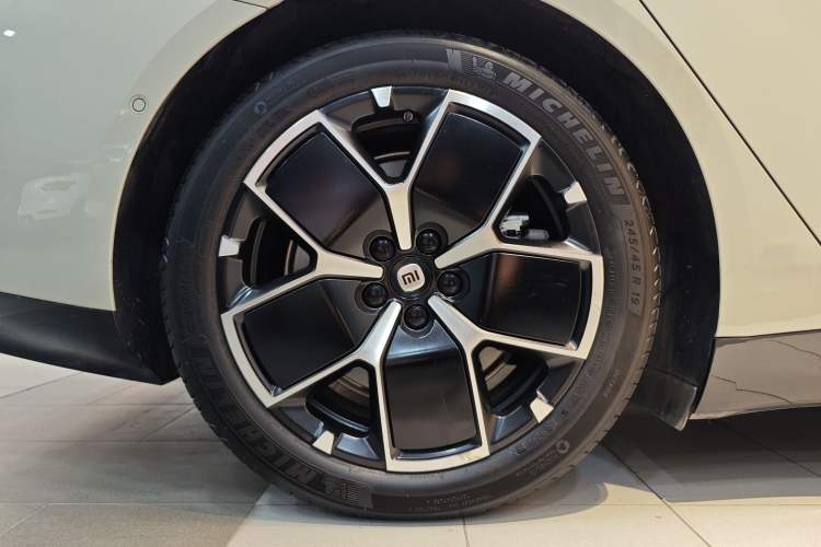 Used Xiaomi Auto SU7 2024 Rear-Drive Long-Range Intelligent Driving Version
