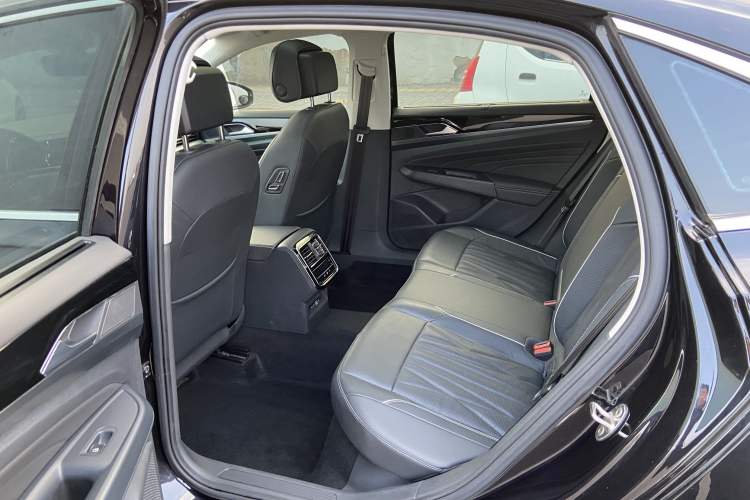 Used Volkswagen Passat 2022 330TSI Luxury Edition Interior 2