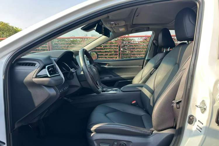 Used Toyota Camry 2021 2.0G Luxury Edition Interior 2