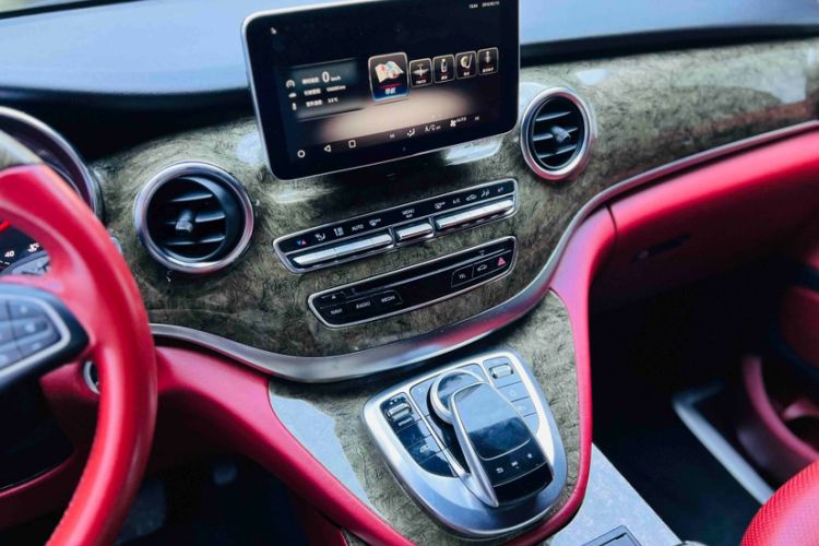 Used Mercedes-Benz V-Class 2018 V250 2.0T Extended Version 5.37 meters Middle East Edition