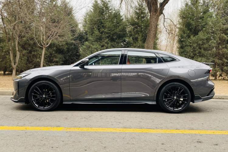 Used Changan UNI-V 2024 1.5T Prestige Sport Edition
