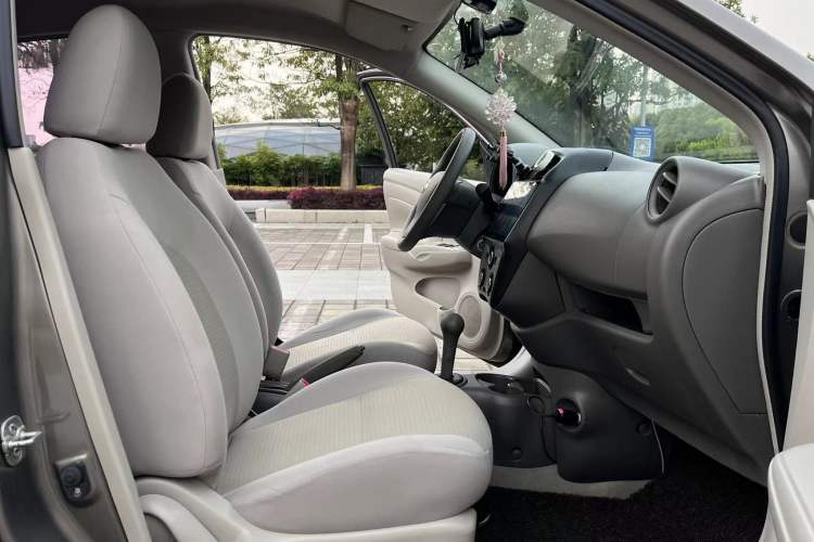 Used Nissan Sunny 2014 1.5XE CVT Elite Edition Right Front Seat