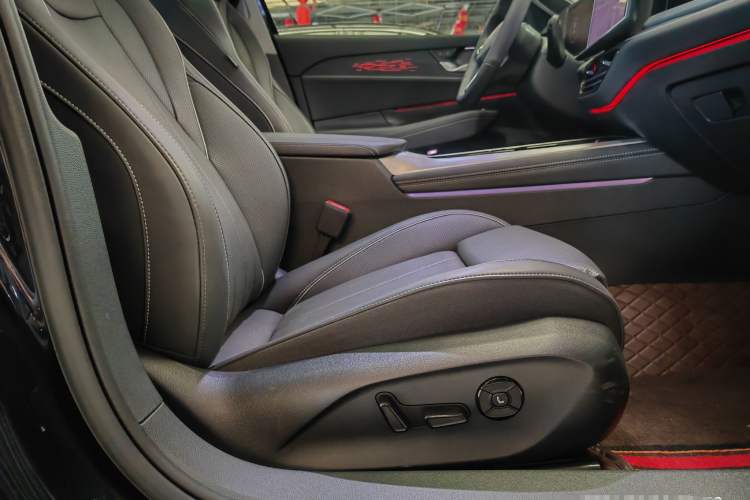 Used Volkswagen Passat 2025 Pro 380TSI Dragon Edition Interior 9