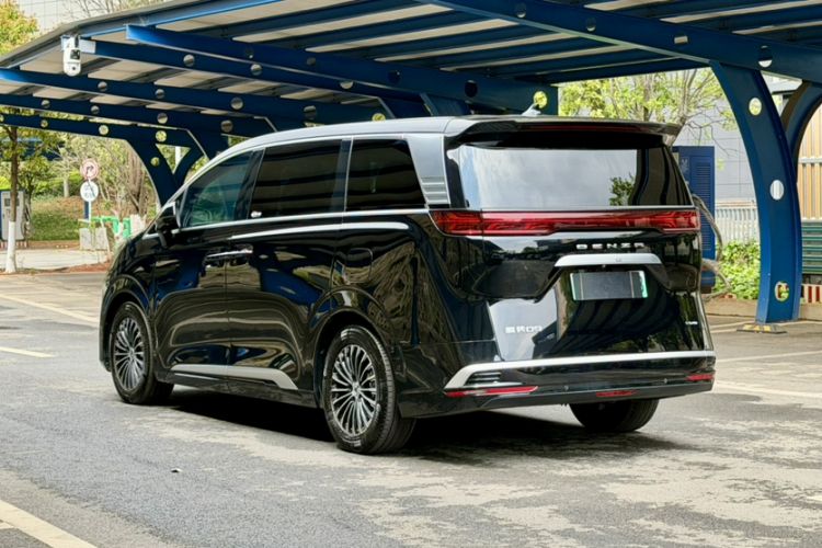 Used Denza D9 2022 EV 600 Four-Wheel Drive Flagship Model
