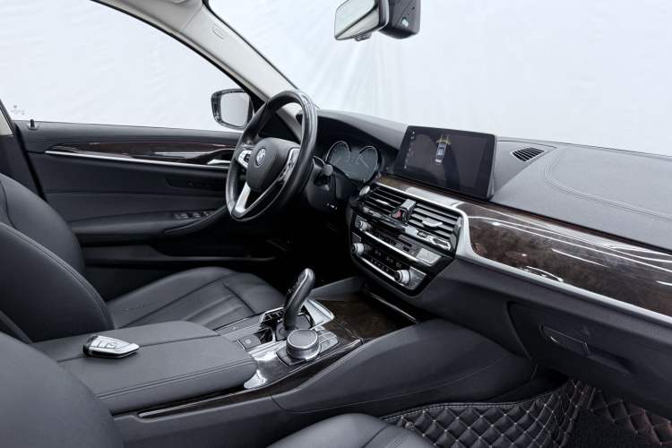 Used BMW 5 Series 2018 525Li Luxury Package
