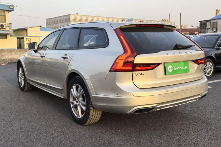 Used Volvo V90 2017 Cross Country T5 AWD Smart Range Edition